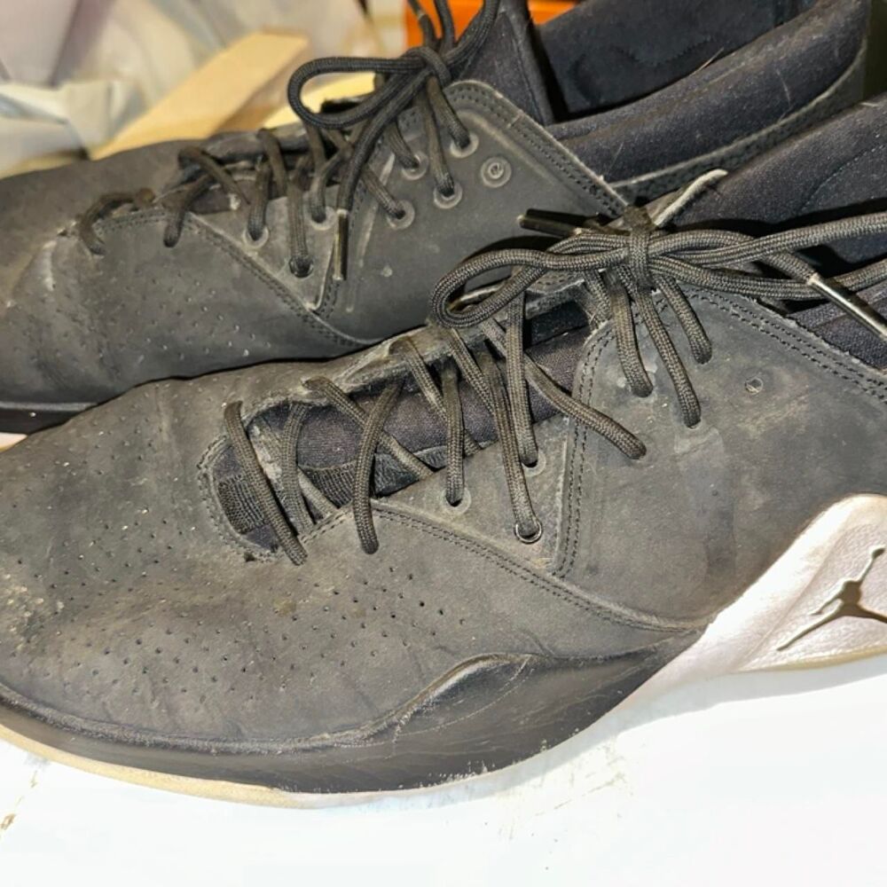 Jordan Men's Black and Grey Trainers